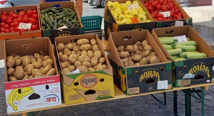Târgul volant de producători din cartierul Avantgarden se mută în Piața Unirii