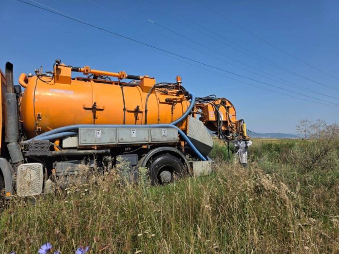 Lucrări de curățare a rețelei de canalizare, la Râșnov