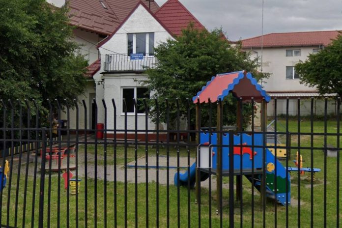 Grădinița nr. 5 din Bartolomeu va fi consolidată, renovată și extinsă. Noua clădire va primi 140 de copii, în 7 grupe
