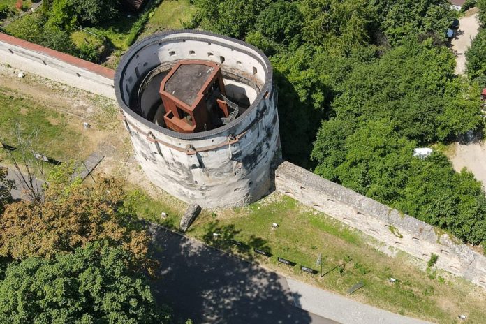 11,8 milioane de lei, finanțare nerambursabilă, pentru consolidarea si restaurarea Bastionului Postăvarilor