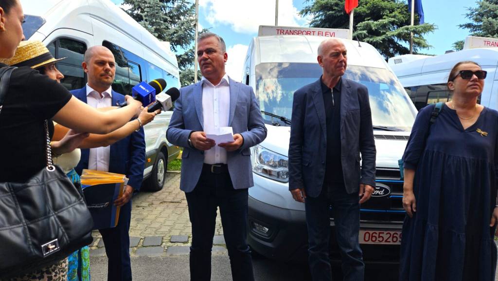 Prețuri umflate prin PNRR: Microbuzele școlare electrice, vândute la suprapreț și la Brașov