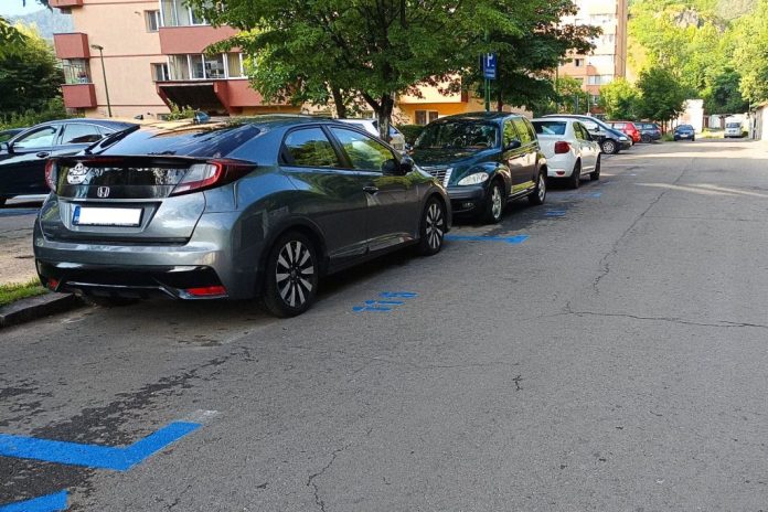 Locurile de parcare din Brașov: 3.850 de lei/an, pentru un loc de parcare din Valea Cetății