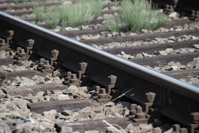 O șină de tren s-a rupt între Rupea și Augustin: trenurile circulă cu 5 km/h, sunt întârzieri
