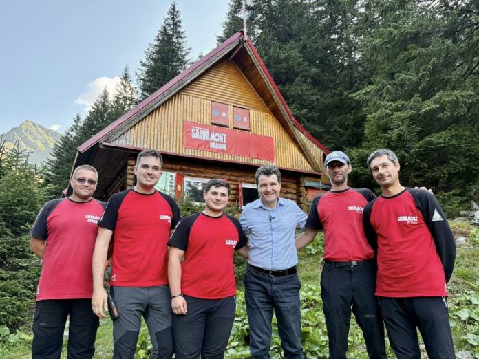 Preşedintele Nicuşor Dan şi vicepremierul Tanczos Barna s-au întâlnit cu salvamontiştii din zona Brașov