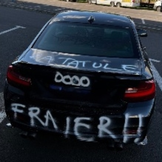 FOTO: Bolid BMW, "modificat" în perete de graffiti