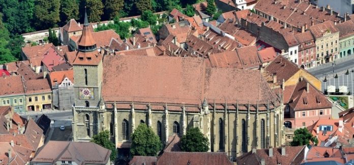 Până în 2029, în iulie, curtea Bisericii Negre va fi restaurată