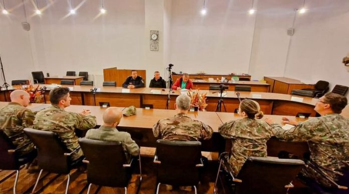 Echipe NATO, la Primăria Făgăraș, pentru promovarea exercițiului multinațional DACIAN FALL 2025