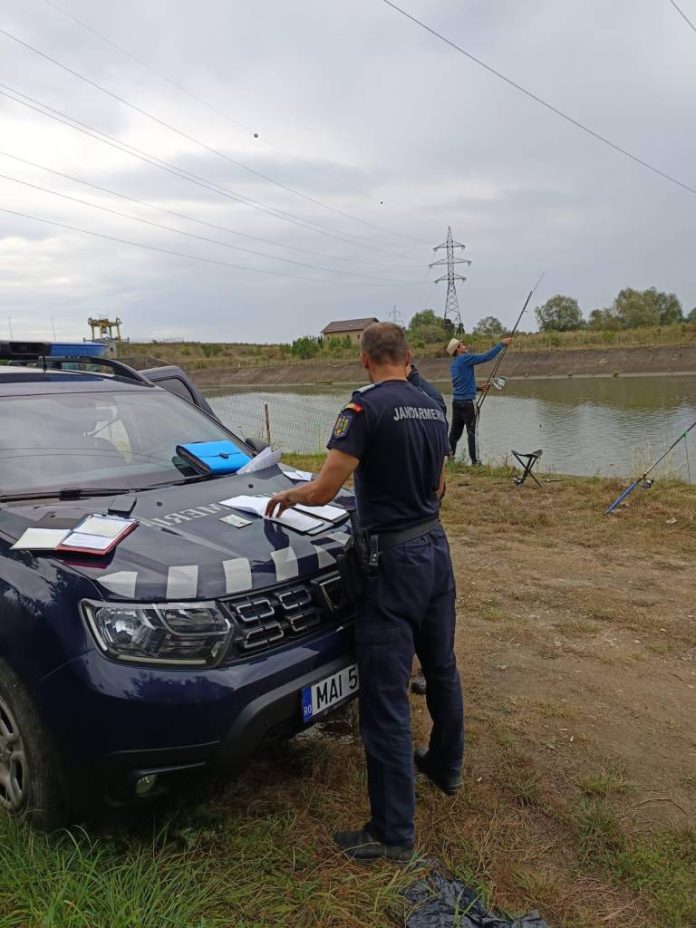 Avertismente și amenzi pentru pescuit ilegal pe râul Olt