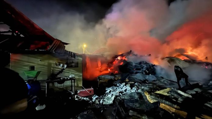 UPDATE / Incendiu la mai multe locuințe, în Tărlungeni