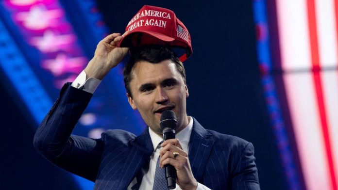 Profesori, pompieri şi militari au fost concediați, după ce au comentat pe reţelele sociale despre împuşcarea lui Charlie Kirk