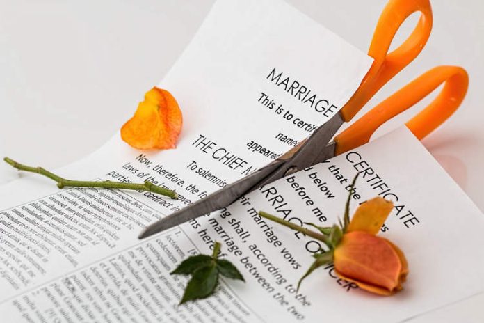 Un cuplu aproape de divorț din cauza numelui copilului