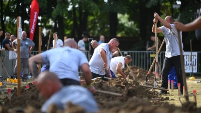 Concurs inedit în Ungaria: Săpători de morminte se întrec la Campionatul Internațional de Săpat Morminte