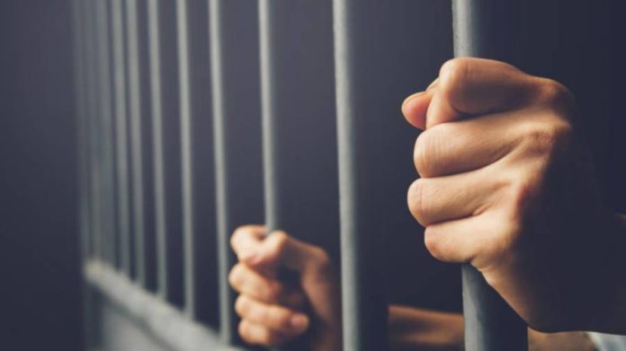 Bărbat reținut de polițiști în urma unui conflict pe o stradă din Apața