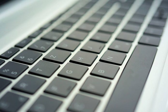 Încă un e-mail de amenințare a fost trimis la sute de adrese ale instituțiilor de stat