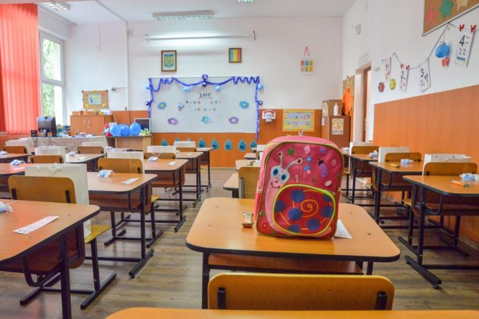 toate cele 64 de grădinițe, școli și licee din Brașov vor avea echipamente IT și mobilier nou
