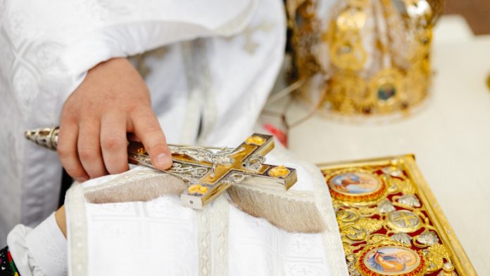 Creștinii sărbătoresc azi Înălțarea Sfintei Cruci