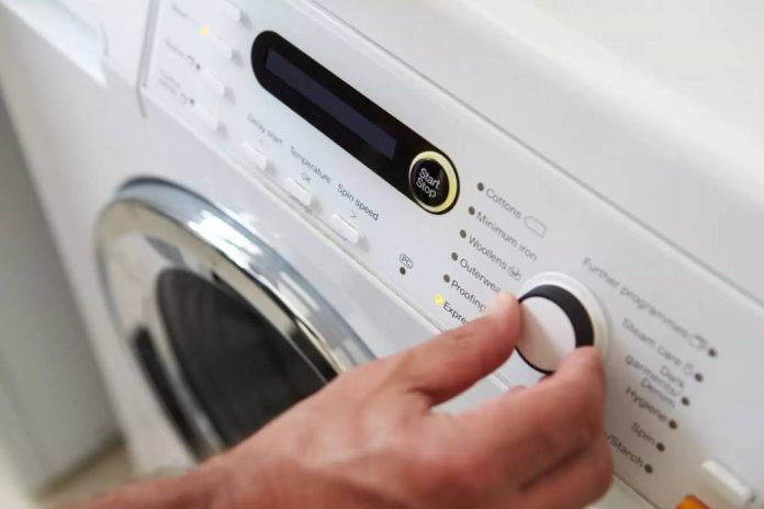 Experții avertizează: Programul de spălare rapidă este „cea mai proastă” setare a mașinii de spălat