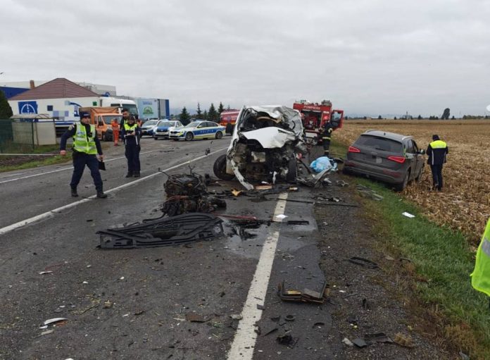 O persoană a murit în urma unui accident rutier între un camion, o dubă și un autoturism, pe DN13, în zona Feldioara