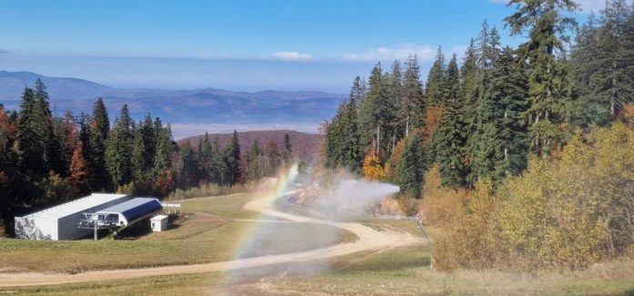 Au început pregătirile pentru sezonul de iarnă în Poiana Brașov