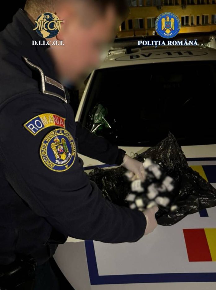 Tânăr arestat pentru trafic de droguri de risc după ce a fost prins în flagrant