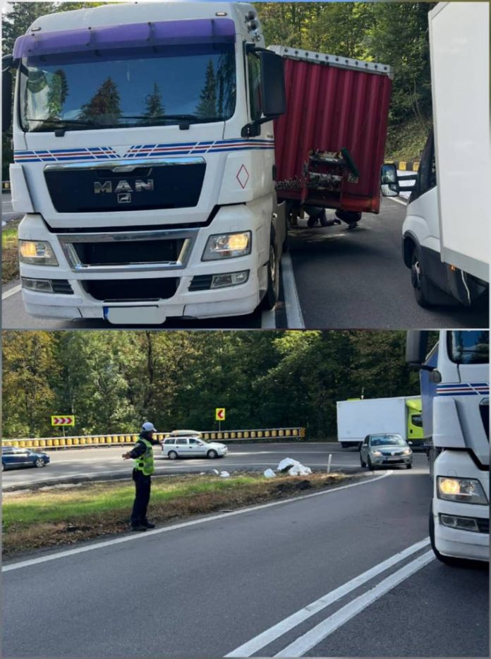 Accident rutier pe DN 1, trafic îngreunat: Defecțiune la un autocamion ce tracta o semiremorcă