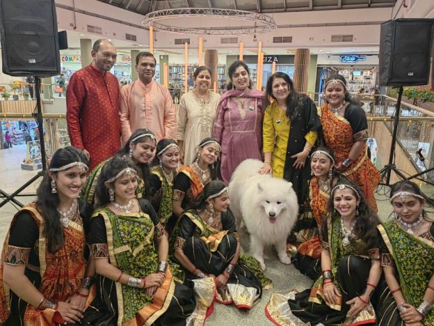 Magnolia Shopping Center a găzduit joi seară Festivalul Luminii – Diwali