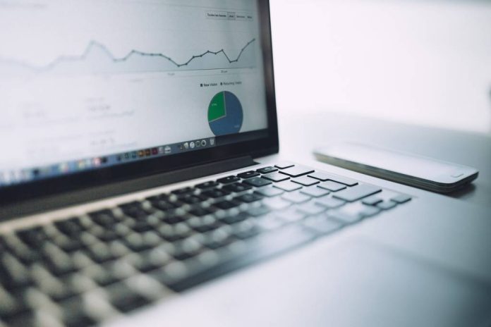Digital marketing, analiză de date & business intelligence, generative AI & prompt engineering, printre abilitățile digitale și de AI, căutate de angajatori
