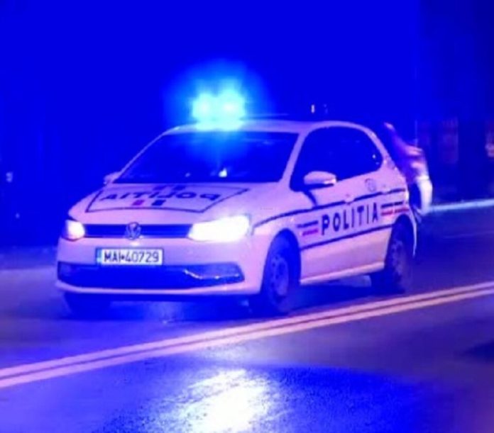 Un motociclist care conducea băut, fără permis, o motocicletă neînmatriculată, a încercat să scape de polițiști