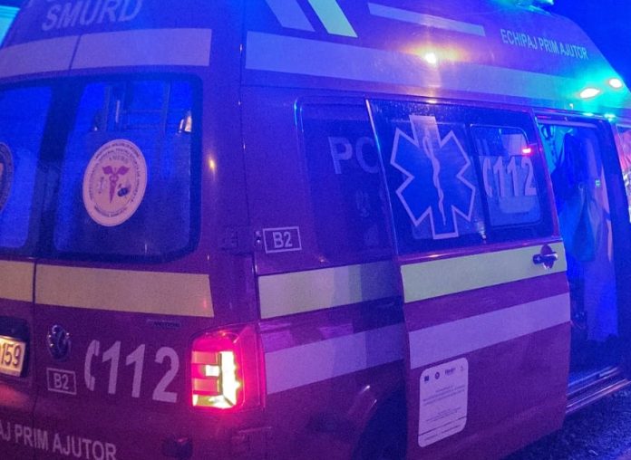 O persoană a fost rănită în urma unui accident între un tir și un autoturism