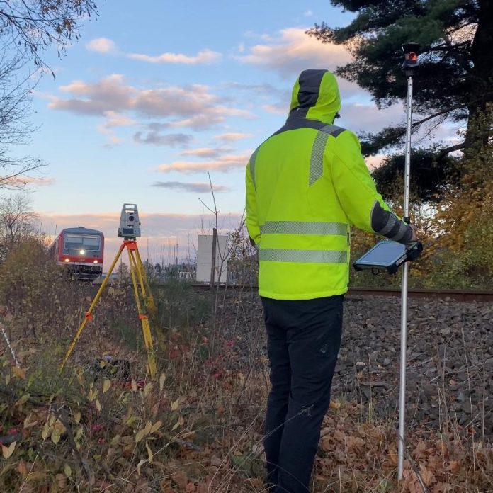 Proiectul trenului metropolitan a ajuns în faza ridicărilor topografice și a studiilor geotehnice pentru viitoarele peroane