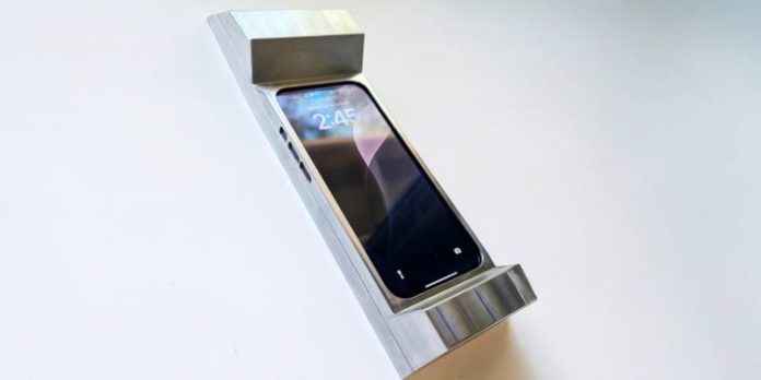 Soluție extremă: Carcasa de telefon de 2,7 kg pentru combaterea dependenței de smartphone