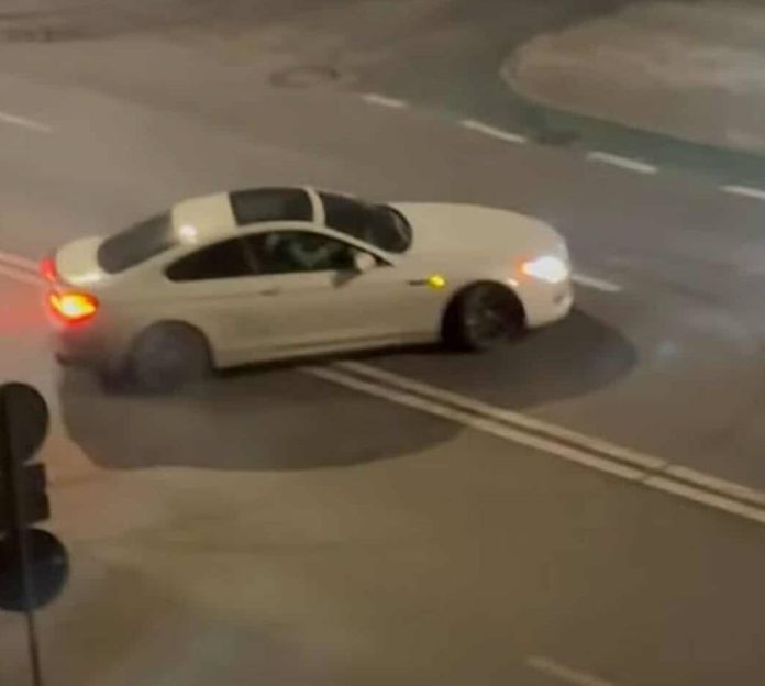 Tânăr lăsat fără permis după ce a făcut drifturi, noaptea, pe o stradă din Cluj-Napoca