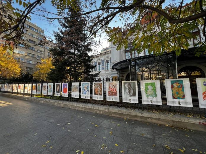 Her Art Story, expoziție a Muzeului de Artă Brașov, poate fi admirată în aer liber la Palatul Suțu