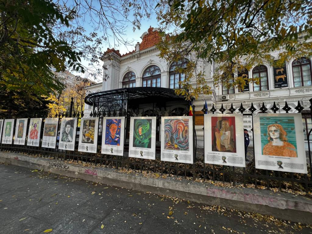 Her Art Story, expoziție a Muzeului de Artă Brașov, poate fi admirată în aer liber la Palatul Suțu