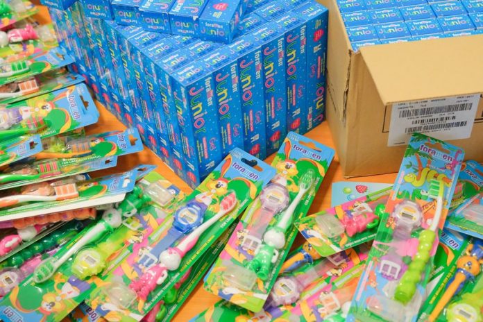 Produse de igienă personală, la Școala Gimnazială nr. 19 și la Colegiul Național “Dr Ioan Meșotă”