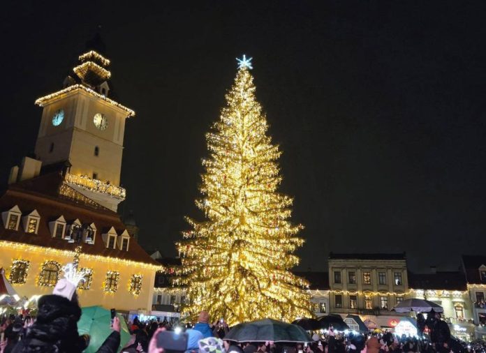 S-au aprins luminițele Crăciunului și la Brașov
