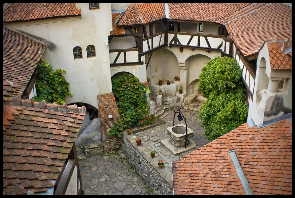 Istorie şi legendă: Bran, cel mai faimos castel din  România, împlinește 648 ani