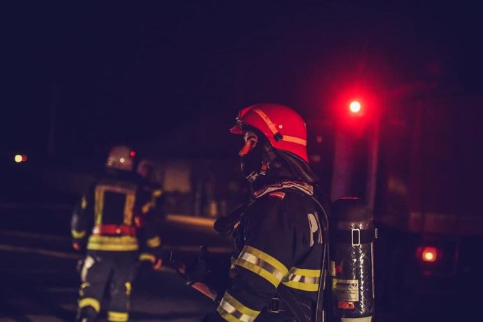 În urma vântului puternic, la Brașov, arbori căzuți și elemente de construcție desprinse de pe clădiri. Nu s-au înregistrat victime și nici pagube materiale