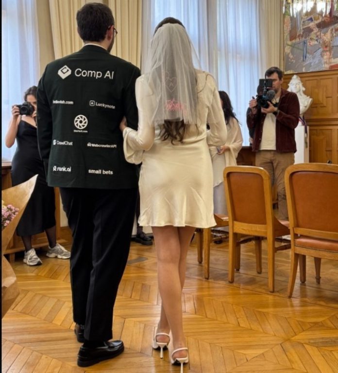 Francezul care și-a plătit nunta purtând un sacou cu 26 de logo-uri