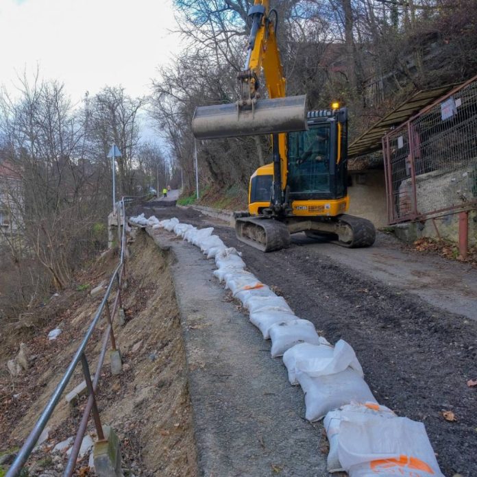 Au început lucrările pe strada Cibinului, unde a fost o alunecare de teren