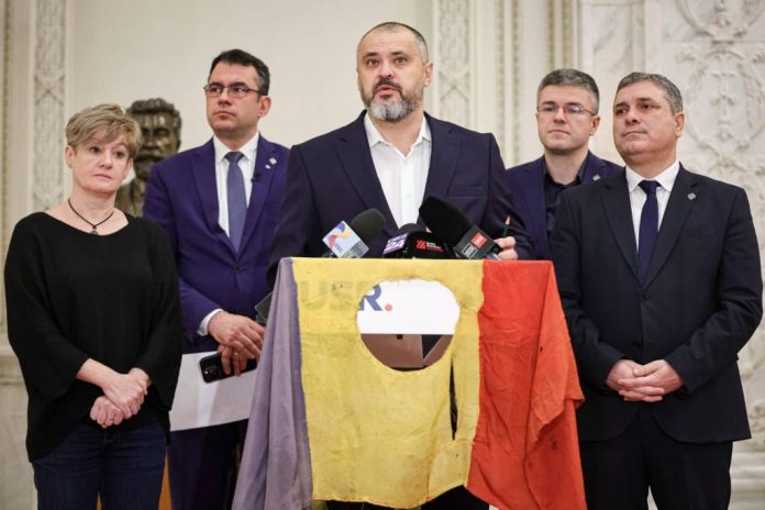 Condamnarea comunismului: de la blamul moral la răspunderea juridică. USR depune o inițiativă legislativă care interzice organizațiile și simbolurile cu caracter comunist