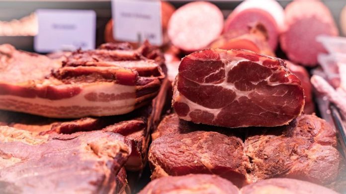 Pe fondul creșterii importurilor și al reducerii exporturilor, Consiliul Concurenței analizează piața cărnii de porc