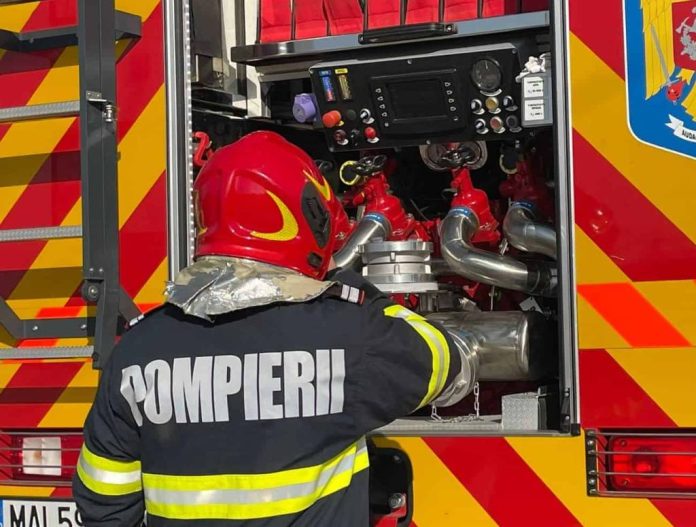 Peste 200 de situații de urgență pentru pompierii brașoveni, în ultimele zile. Vineri, un incendiu puternic a izbucnit în Podu Oltului