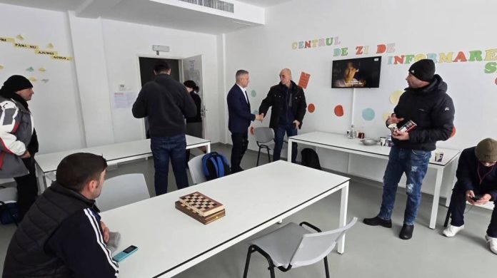 Dacă observați persoane vulnerabile, rătăcite, epuizate sau fără adăpost, îndrumați-le către Adăpostul de Zi și de Noapte Brașov sau anunțați autoritățile