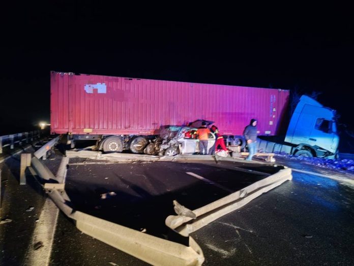 O persoană a murit și alte două au fost rănite, în urma unui accident grav pe Autostrada A1