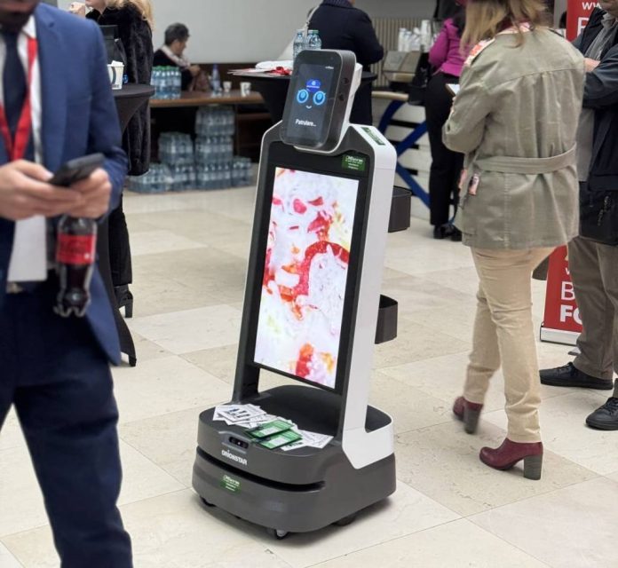 (P) Cum îți poate crește eficiența în restaurant un robot Horeca pentru livrări la masă