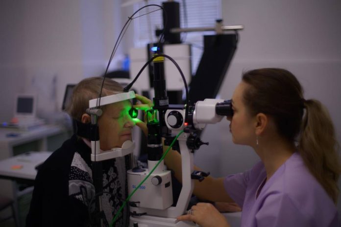 13 obiceiuri zilnice care îți afectează în secret sănătatea ochilor