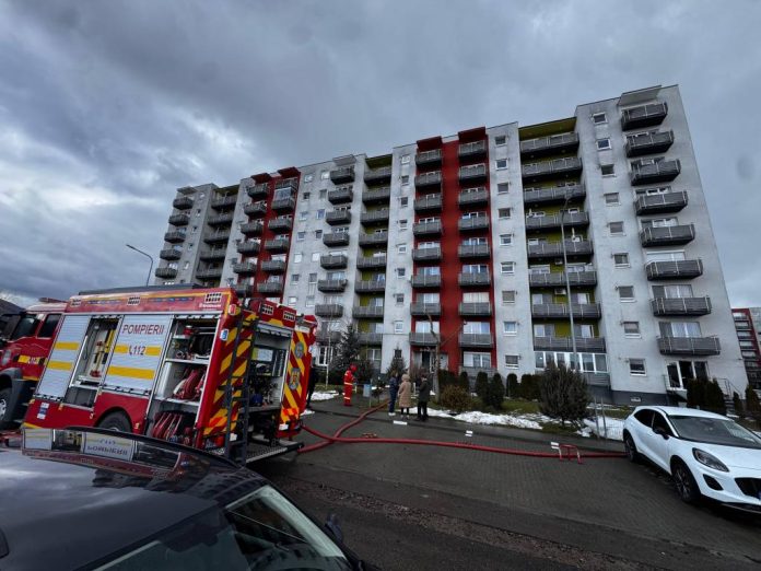 UPDATE/Incendiu la subsolul unui bloc din Brașov