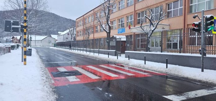 52 de utilaje au acționat peste noapte pentru deszăpezirea din Brașov și Poiana Brașov
