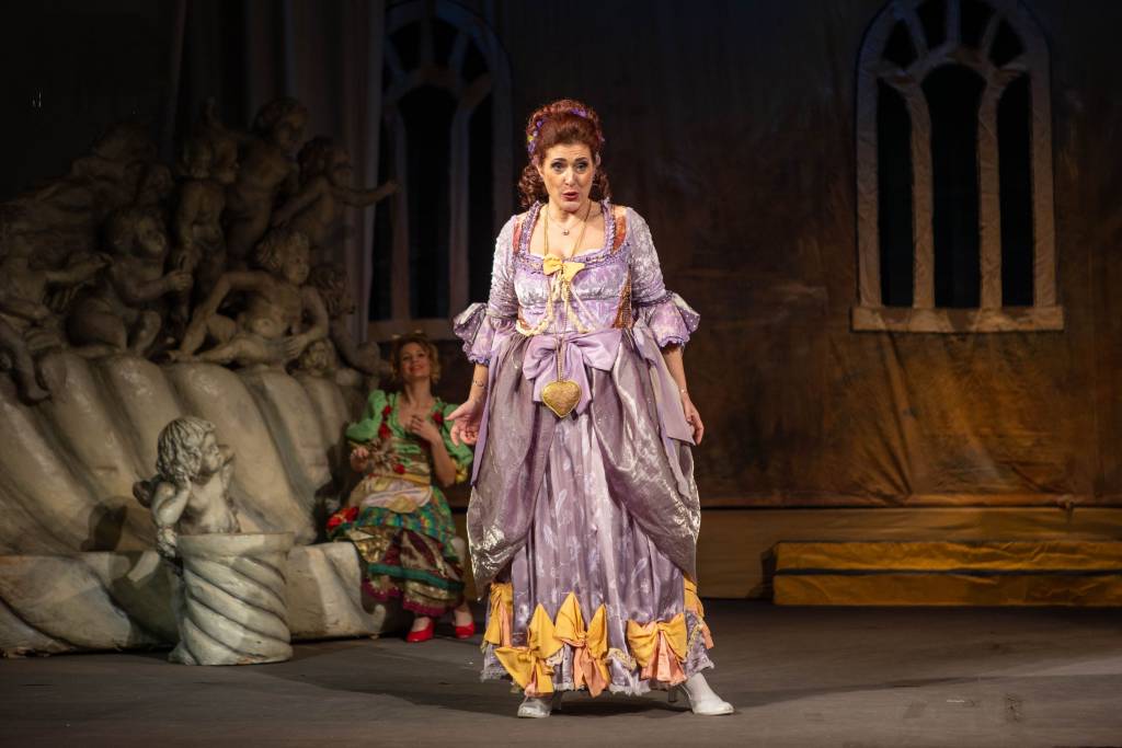 „Così Fan Tutte” de W.A. Mozart, pe scena Operei Brașov